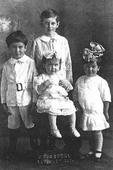 Roger, Manus, Lucy and Anna Hennessy circa 1921.